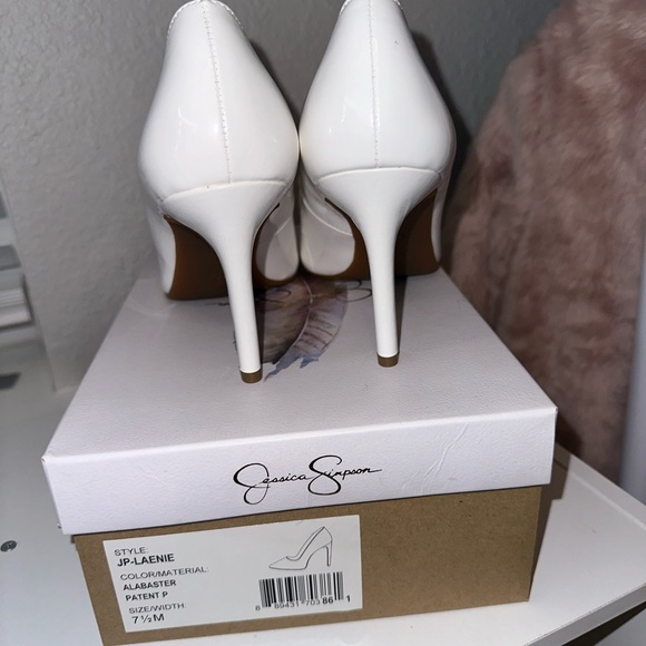 Jessica Simpson Classic White Pumps - Picture 3 of 5